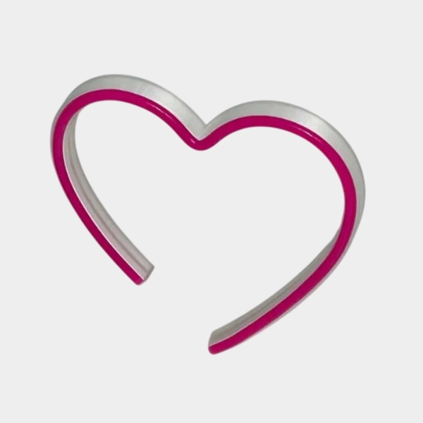 30 недорогих подарков на 8 Марта, которые стоит купить прямо сейчас